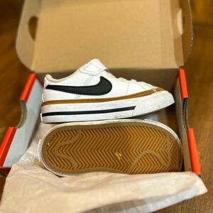 NIKE court legacy shoes